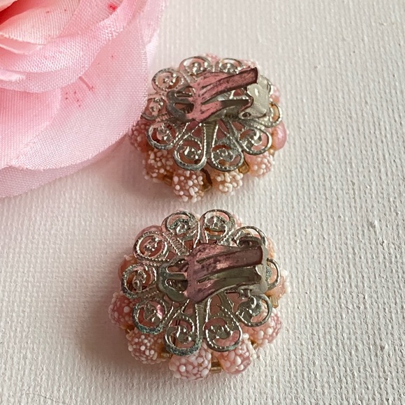 VINTAGE Japan  Sugar Beaded Clip On Earrings - Picture 5 of 5